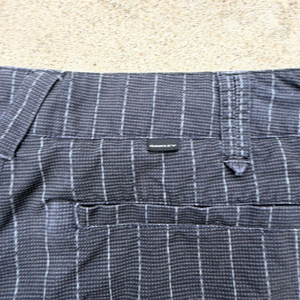 OAKLEY | Mens Pinstripe Performance Shorts 32W Grey Golf Y2K Skater - Picture 7 of 9